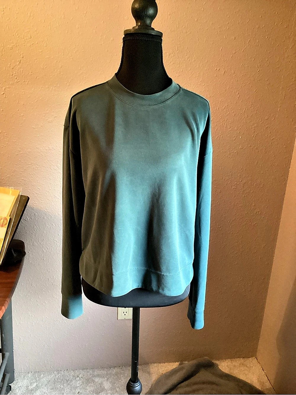 Athleta Seasoft Crewneck Sweatshirt & Jogger SET  in Green Size Small Like New